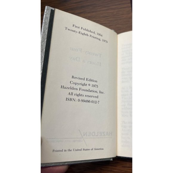 Twenty-Four Hours a Day Alcoholics Anonymous 25th Anniversary Edition 1979 - Picture 3 of 7